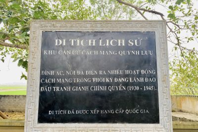 Trường Mầm non Thanh Sơn 1 tổ chức dọn vệ sinh, chăm sóc cảnh quan tại Di tích lịch sử Khu căn cứ cách mạng Quỳnh Lưu – Đình Ác, thôn Ác, xã Thanh Sơn.