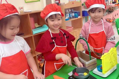 🌷 Sôi nổi hoạt động góc của trẻ lớp 5 tuổi C sau kỳ nghỉ Tết ❤️